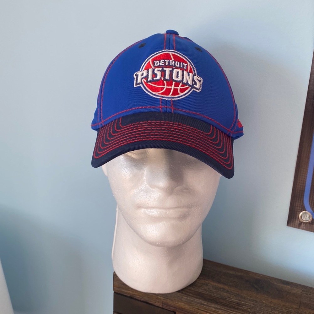 Adidas NBA Detroit Pistons Large/XL Embroidered Hat